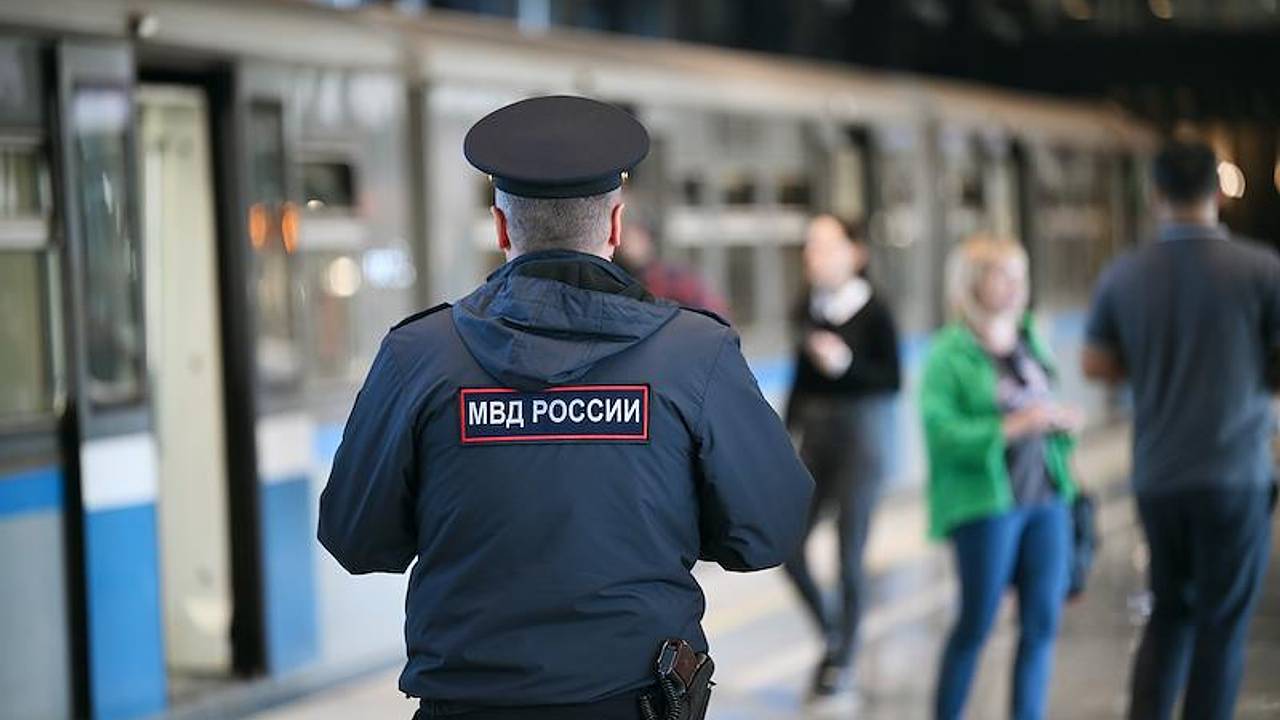 Мужчине сломали нос шестью ударами в московском метро