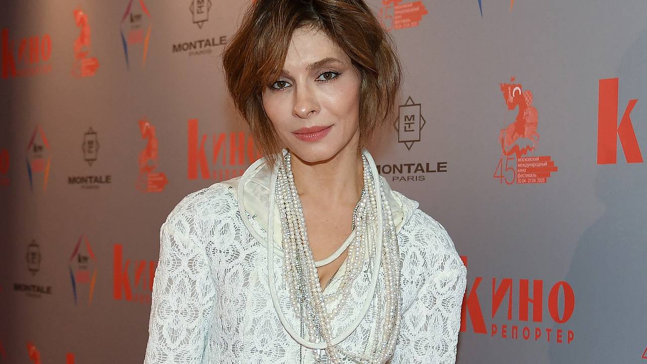 Звезда сериала «Кухня» показала редкие фото с тремя детьми