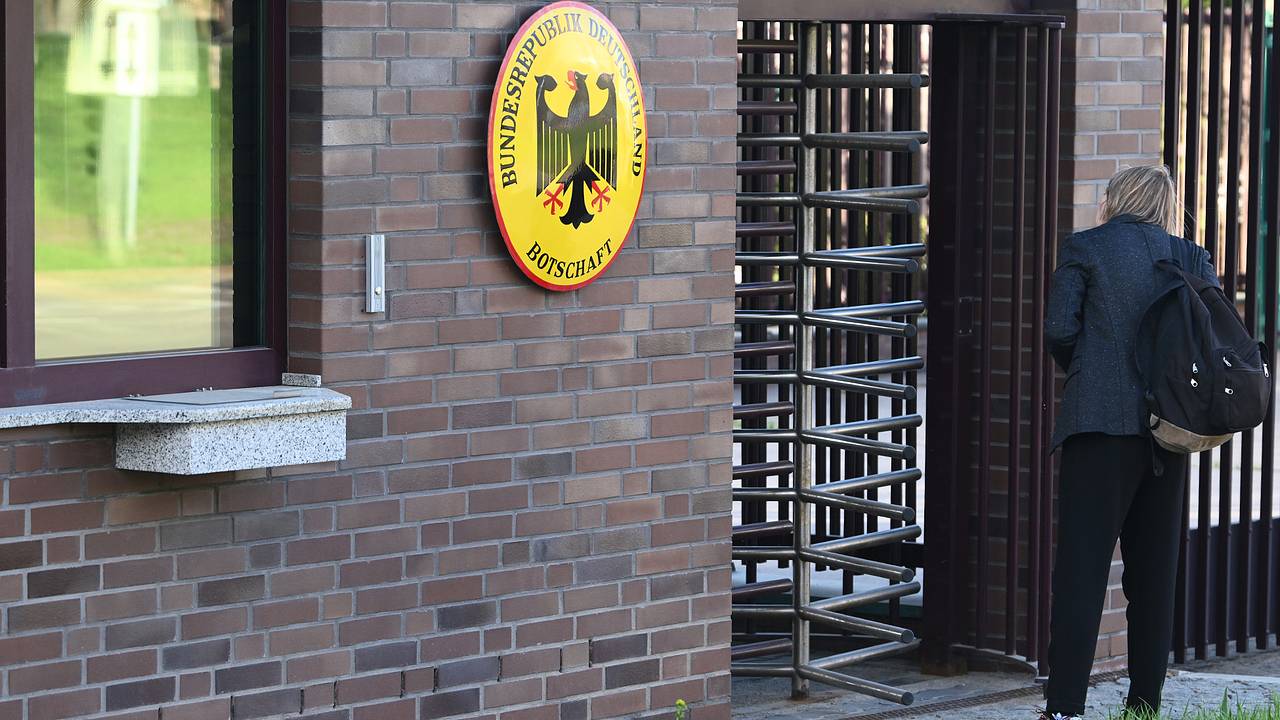 Политологи рассказали о попытках Запада снова столкнуть русских и немцев лбами