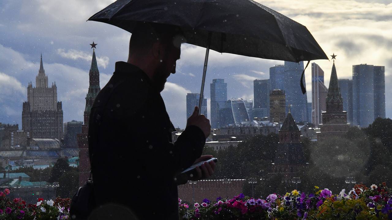 Москвичей предупредили о дождливом Дне города