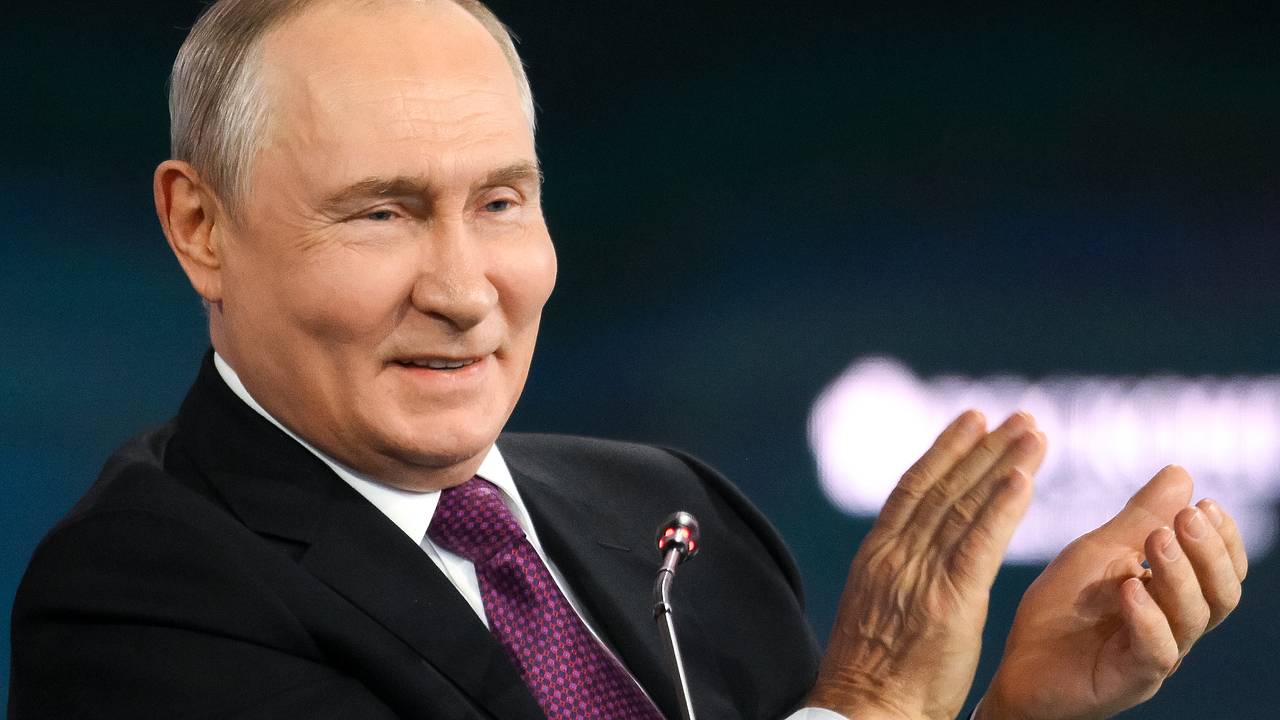 Захарова высоко оценила обращение Путина к Сигалу