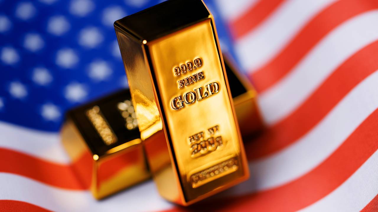 Экс-сотрудник ЦРУ признался в краже сотен золотых слитков